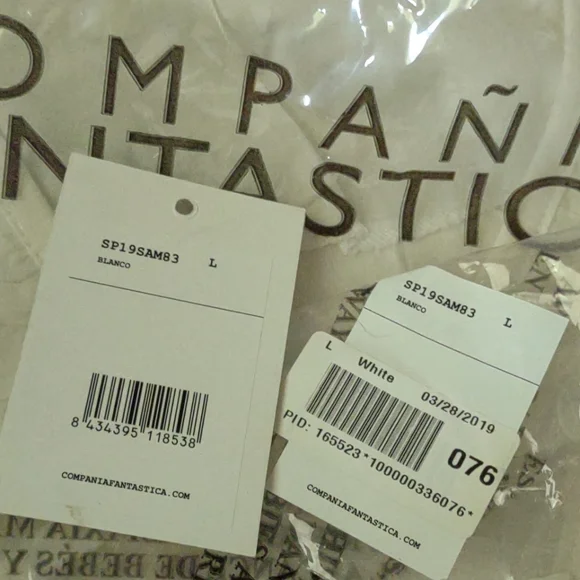 NWT MODCLOTH COMPANIA FANTASTICA Ruffles Or Nothing V-Neck Polka Dot Blouse Top - Picture 6 of 6